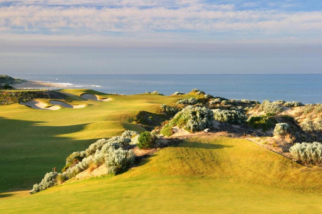 Holiday home Golfers Dream 300m To The Dawesville