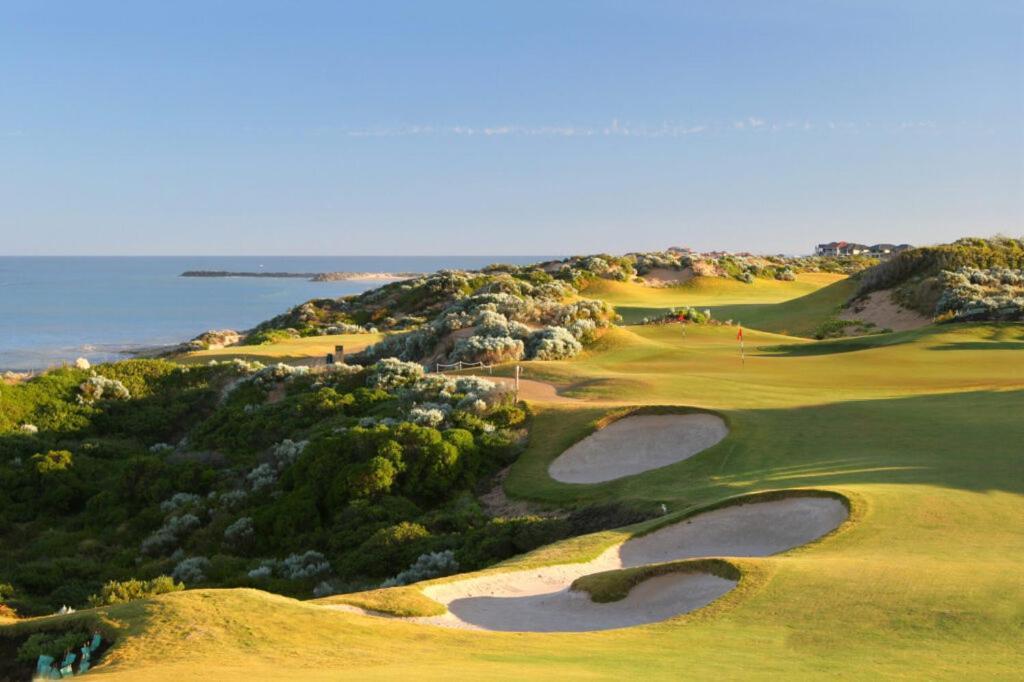 Holiday home Golfers Dream 300m To The